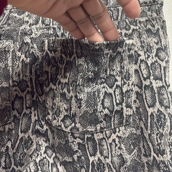 SPANX Women’s Snake print Jean-ish leggings ankle pants women’s size medium